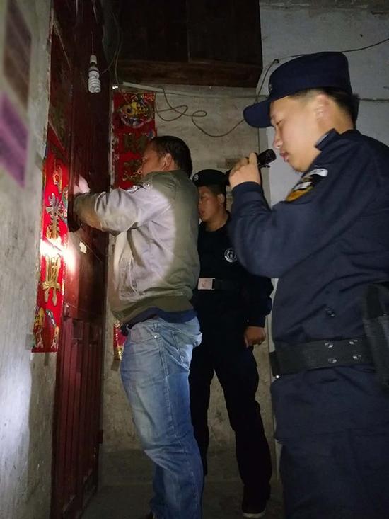 许昌粗心妈妈误将幼女锁家中 