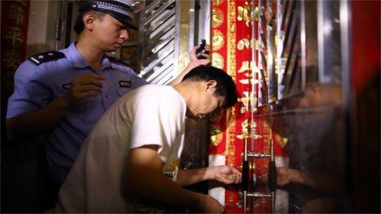 许昌请开锁师傅开了锁后，师傅